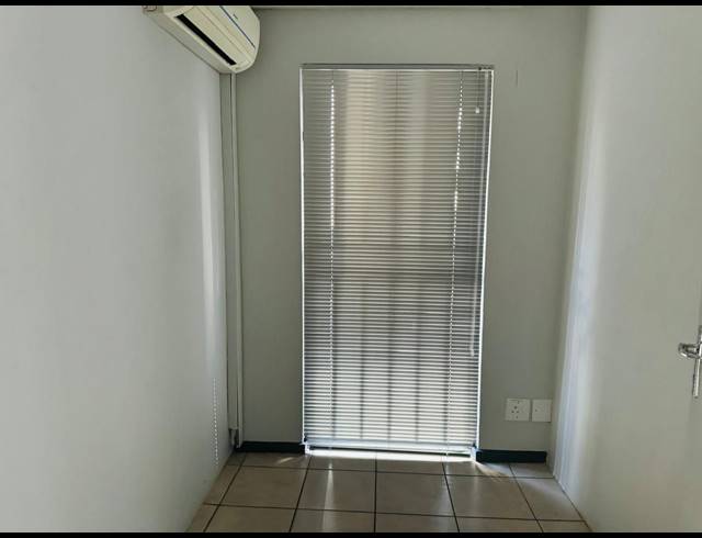 1,800M² BUILDING FOR SALE IN HATFIELD